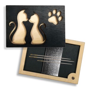 1000-09 Needle case with magnet - Cats