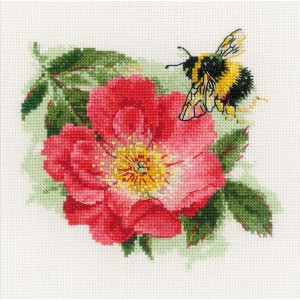 RIO 2210 Cross stitch kit with mouline - Furry bumblebee