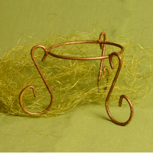 935-02 Metal stand for an egg